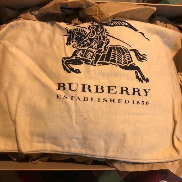 Burberry - Picture 7 of 7